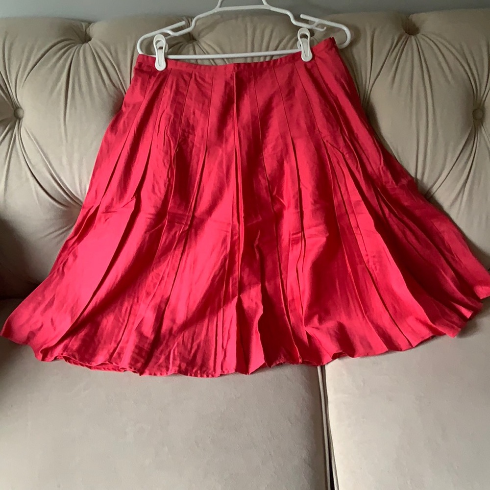 Adorable pleated Ann Taylor skirt